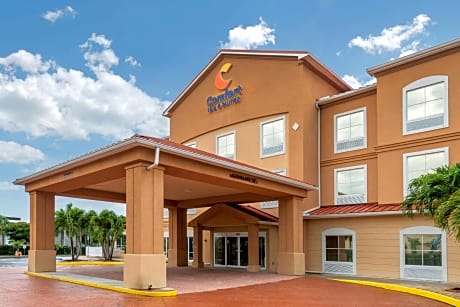 Comfort Inn & Suites Fort Myers Airport