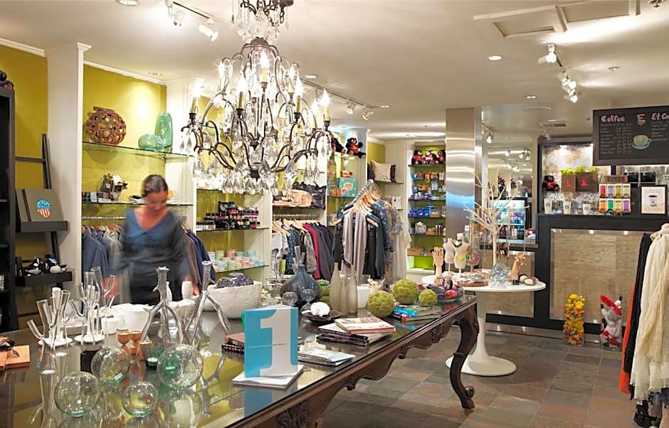 The Edgewater, A Noble House Hotel