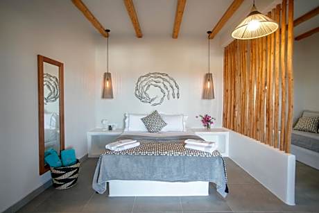 Deluxe Double Room with Balcony and Sea View