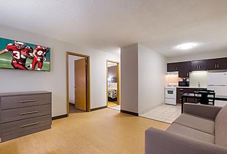 Suite 2 Room 2 King Beds with Kitchenette Non-Smoking