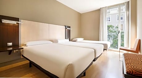 Twin Room with Extra Bed (3 Adults)