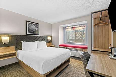 Queen Suite with Sofa Bed - Non-Smoking