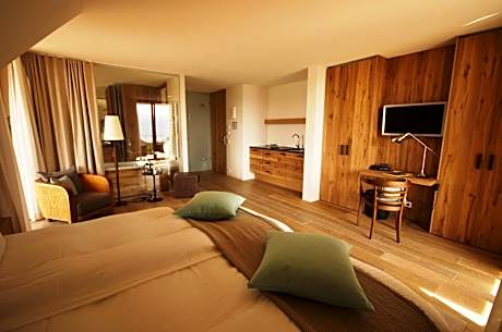 Cozy Suite with Hot Tub