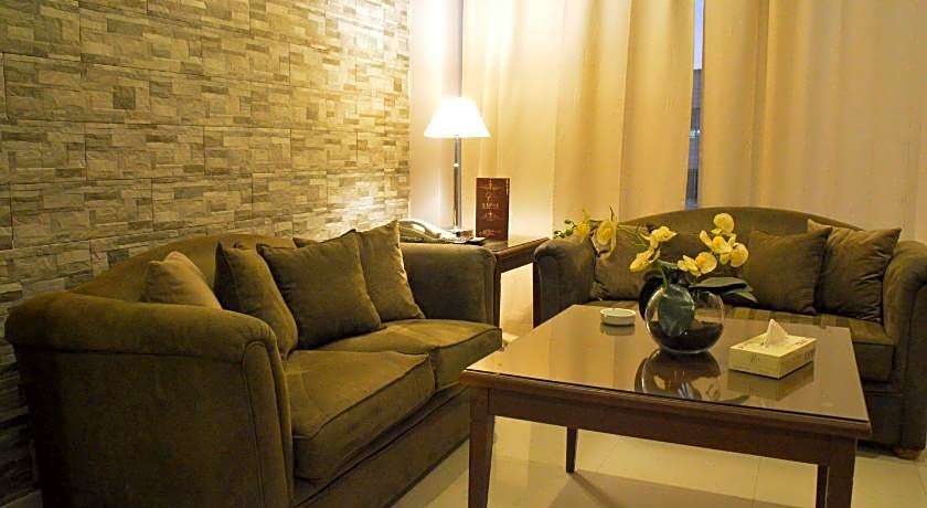 Capri Hotel Suites