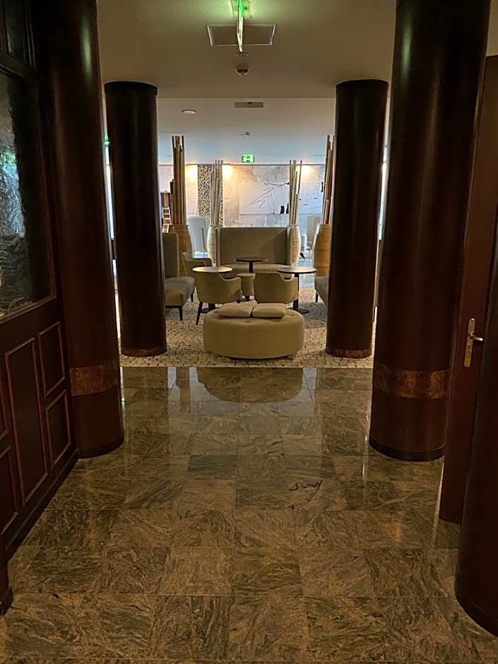 SL'otel im Parforcehaus