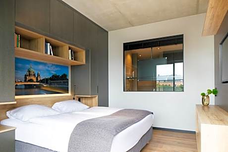One-Bedroom Apartment with Garden View