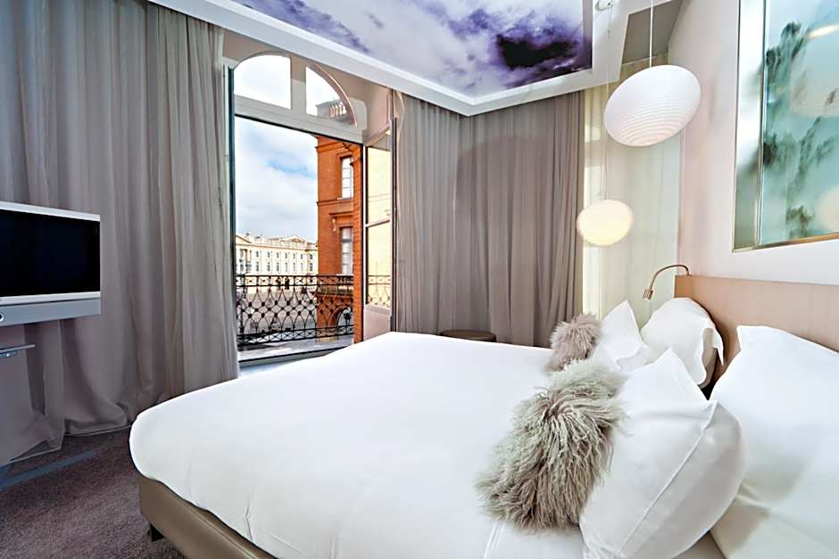 Le Grand Balcon Hotel