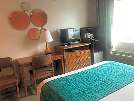 Studio Suite with Two King Beds - Non-Smoking