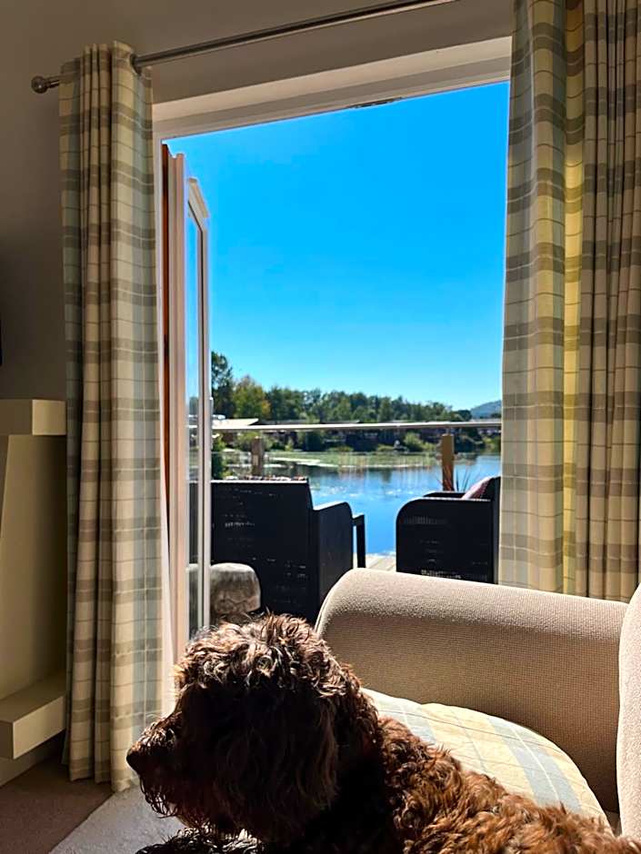 Gressingham 9 - South Lakes Leisure Village - lodge on the lake