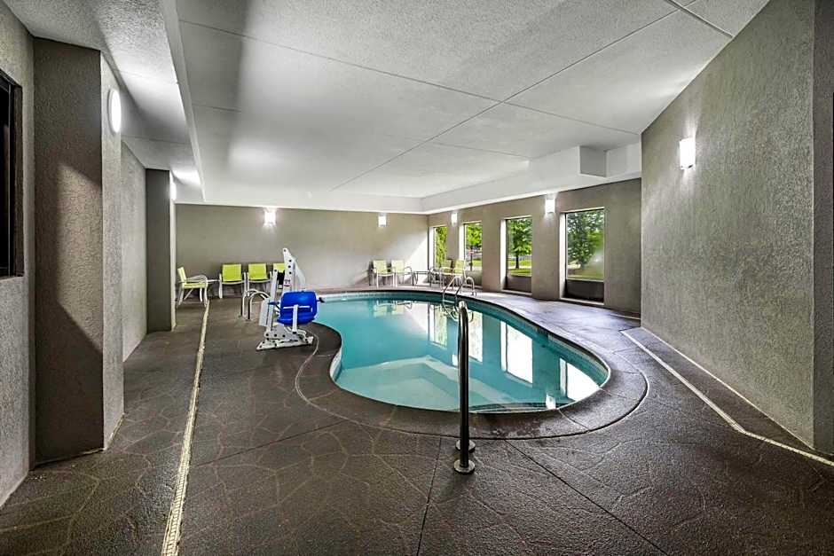 La Quinta Inn & Suites by Wyndham Louisville East