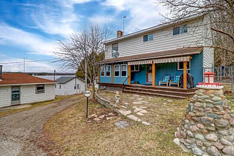 Lakehouse chalet on Sky Lake Ontario 5 bedrooms