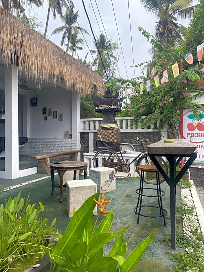 PACA'S Reggae Bar & Hostel