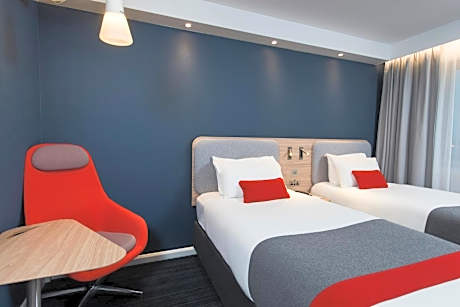 Standard Twin Room with Free Hot Breakfast