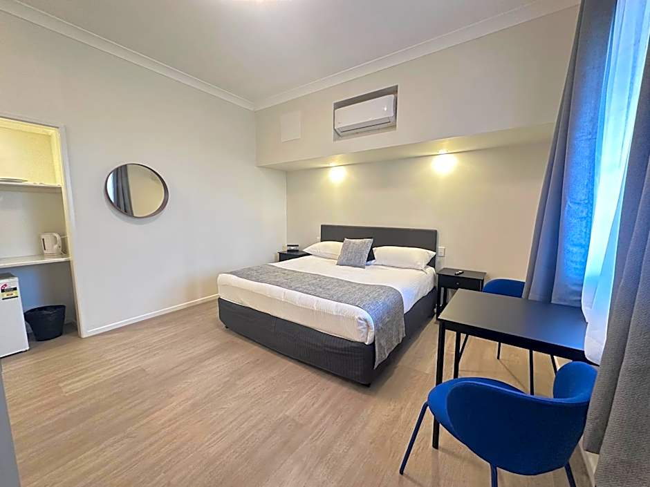 McNevins Logan Park Motel