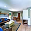 Manata Homestead & Lodge