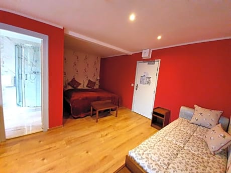 Deluxe Family Suite