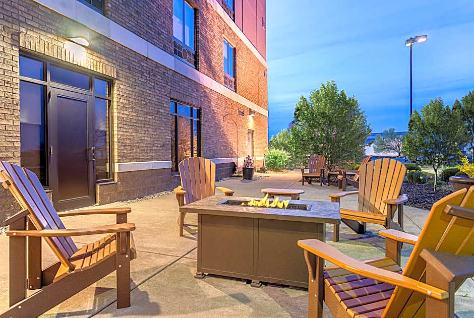 Holiday Inn Express Hotel And Suites Columbus Edinburgh By IHG