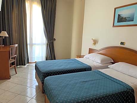 Double or Twin Room with Sea View