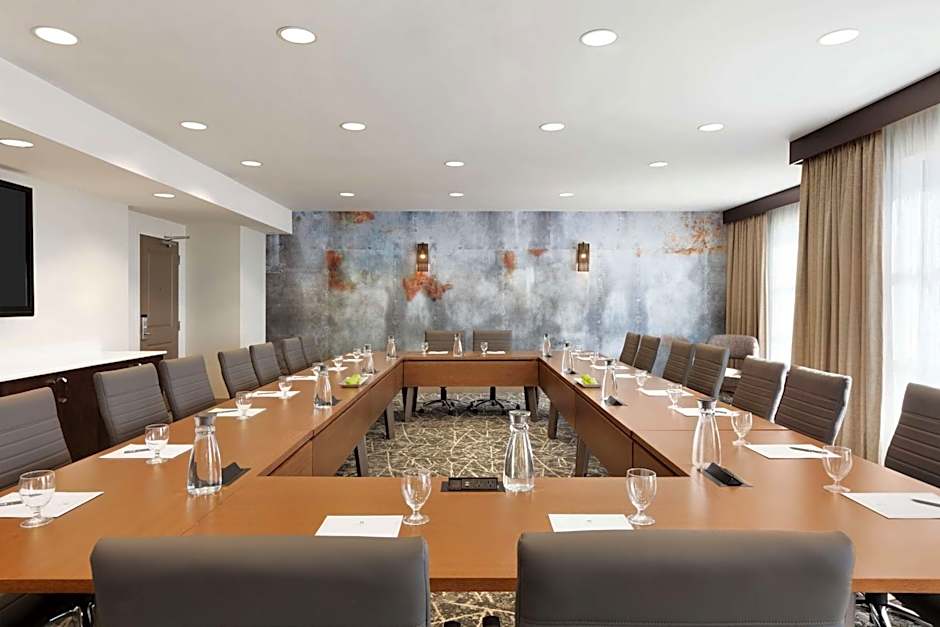 Embassy Suites By Hilton San Antonio Brooks Hotel - Spa