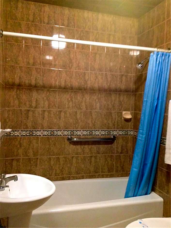 Walls Motel Long Beach