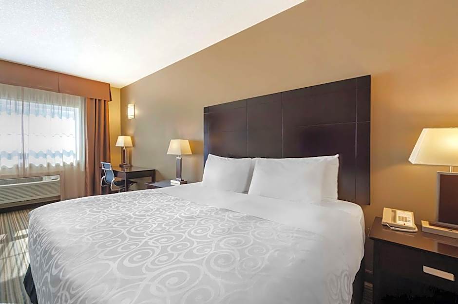 Best Western Plus Peace River Hotel & Suites
