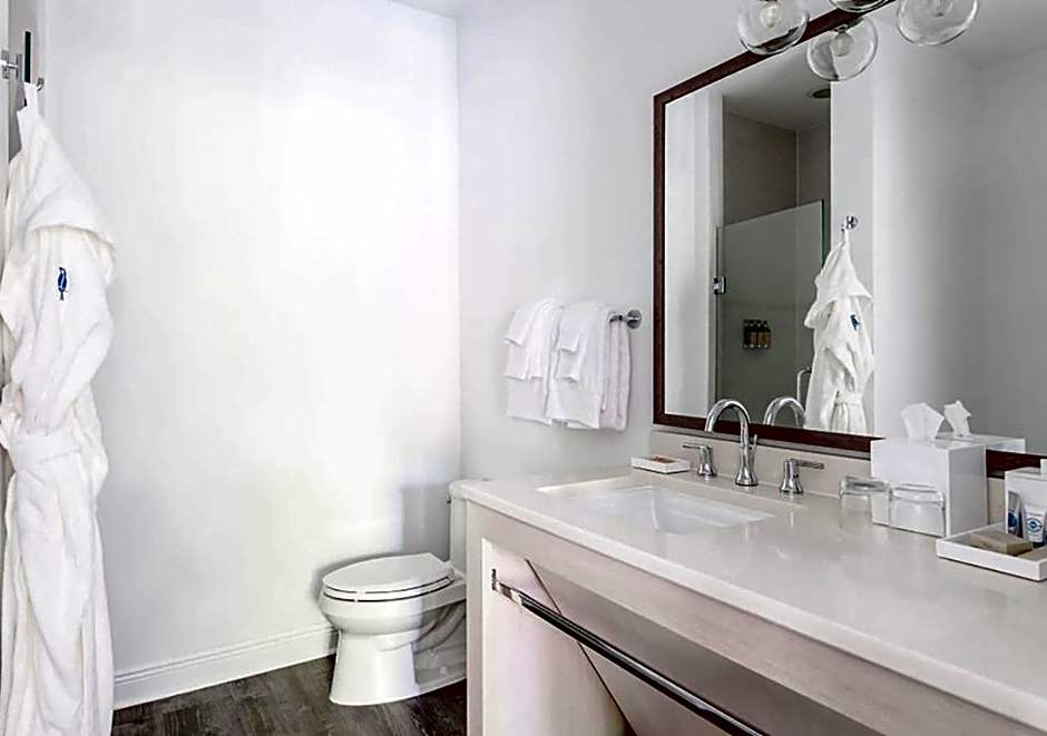 Parrot Key Hotel & Villas