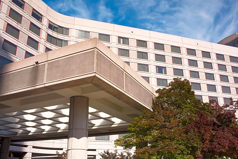 DoubleTree by Hilton Tulsa at Warren Place
