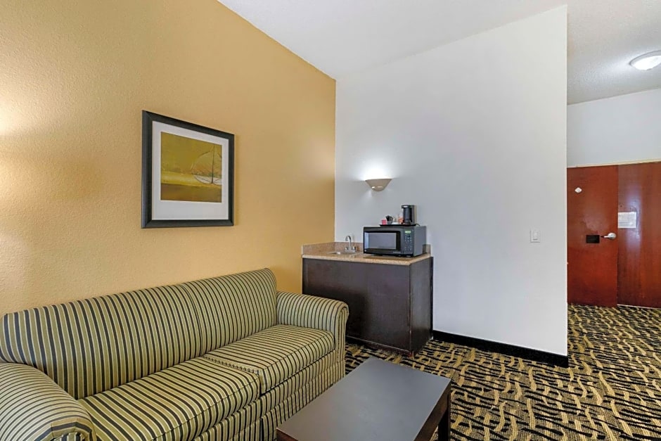 Quality Suites La Grange