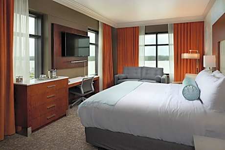 Junior Suite, 1 King, Sofa bed, River view