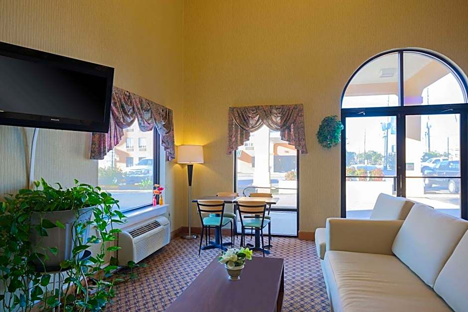 Super 8 by Wyndham Hammond