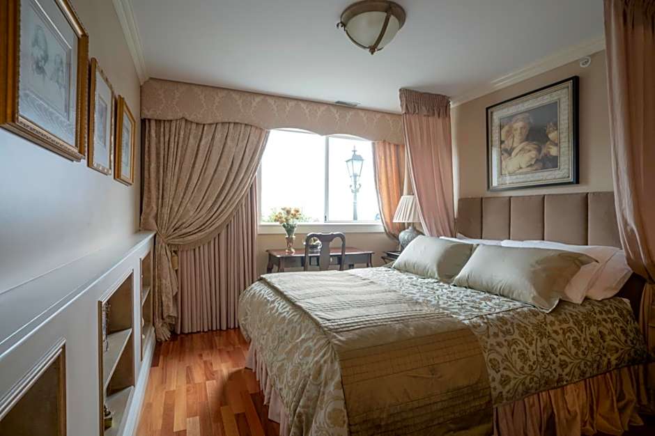 Photo 1 of 22 of Luxury 1 Queen Bed Suite, Ocean View