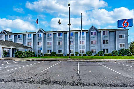 Motel 6 Sutherlin, OR - I-5