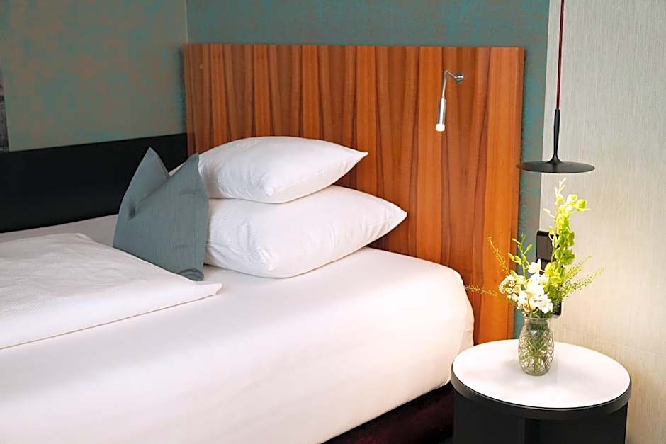 Photo 1 of 7 of Single Room