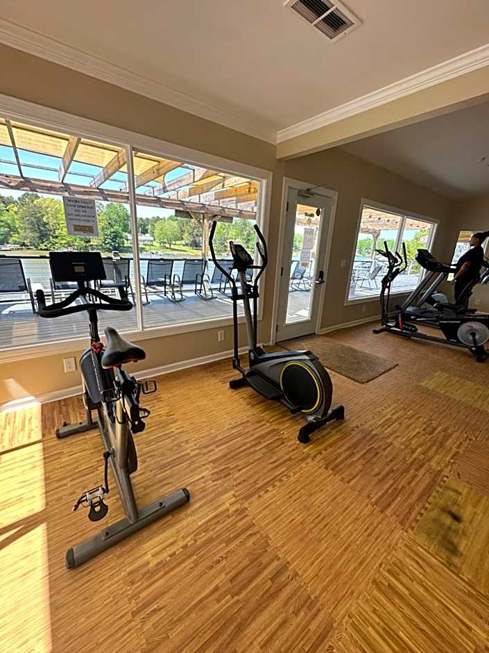 Tiny Lakeside Retreat