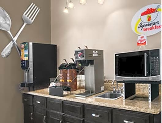 Super 8 by Wyndham Stafford/Springfield Area