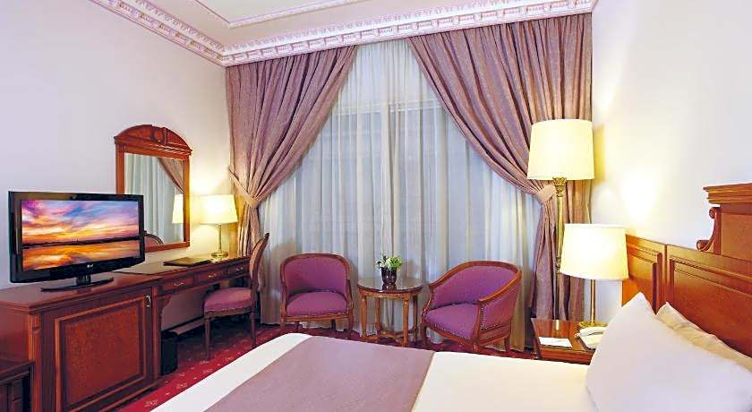 Golden Tulip Serenada Hamra Hotel