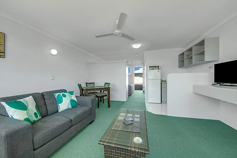 Reef Adventureland Motel