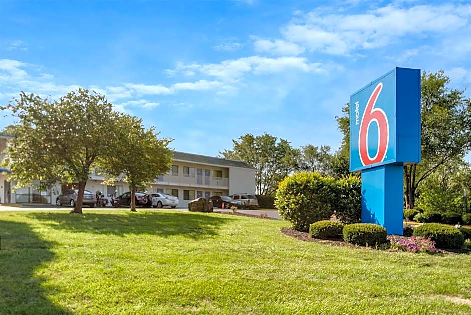 Motel 6-Lenexa, KS - Kansas City Southwest