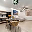 Amazing 2BR Condo with Terrace Overlooking the Marina