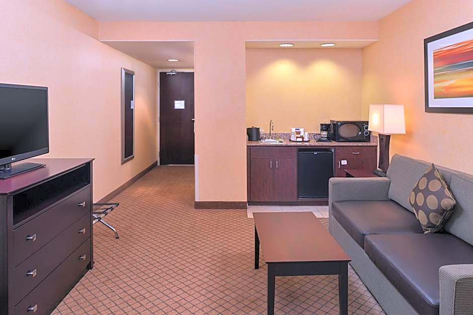 Holiday Inn Express Woodland By IHG