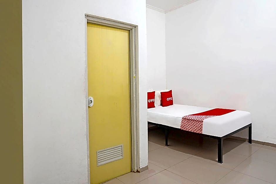 OYO Life 91670 Mannsur Homestay Syariah