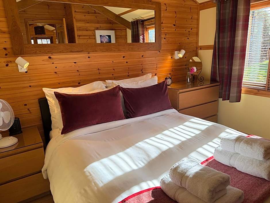 Rashfield Sheilings - Romantic Riverside Lodges near Dunoon & Pucks Glen