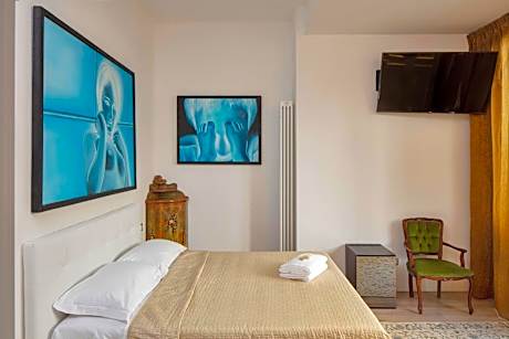 Standard Queen Room