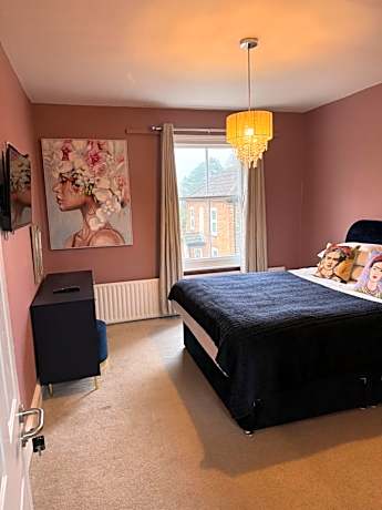 Apartment With Shared Bathroom