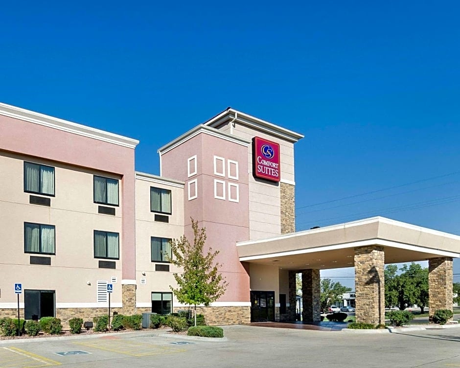 Comfort Suites Topeka