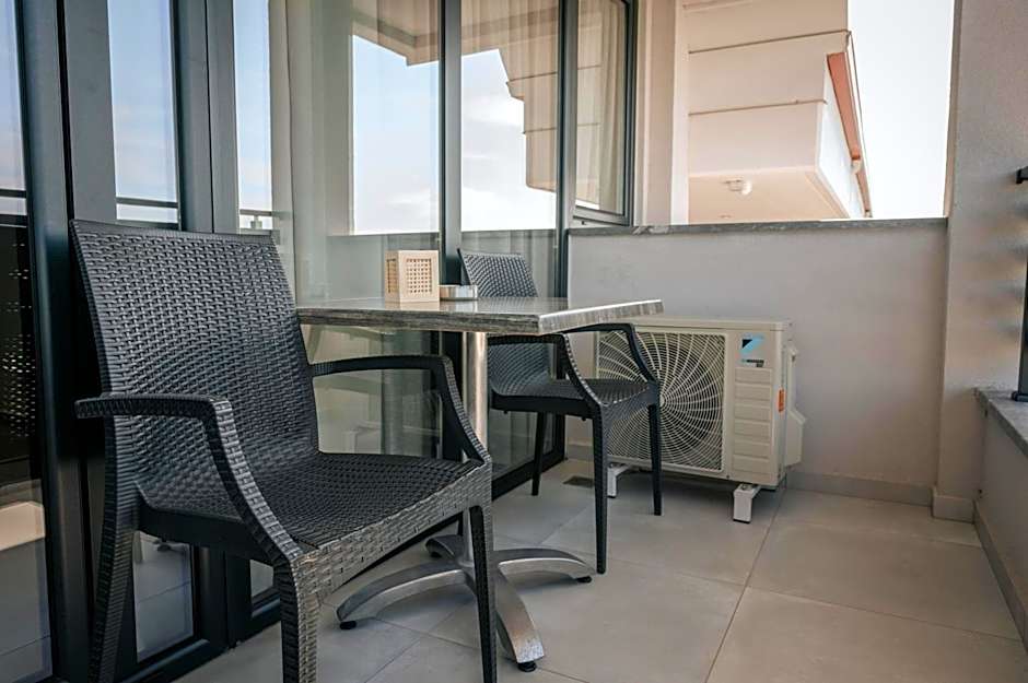 Elizabeth Queen Luxury Rooms