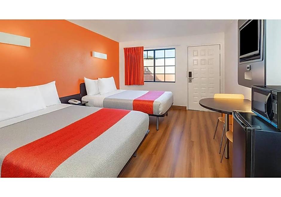 Motel 6-Carlsbad, CA Beach