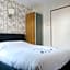 Hotel Carillon