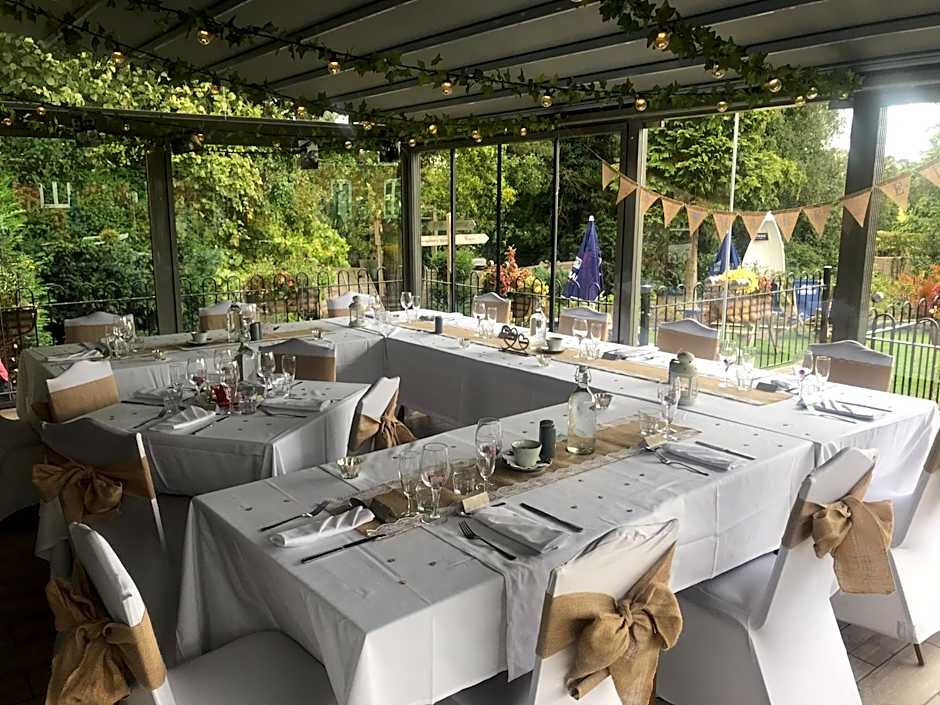 Strawberry Bank Hotel, NEC