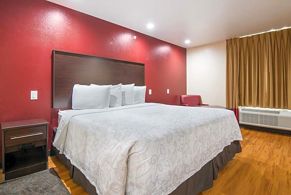 Red Roof PLUS+ Fort Worth - Burleson